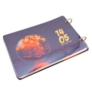 عکس سررسید کلاسیک 1405 سویل SEVIL مدل رینگی طرح دختر رویا کد 322 ابعاد 20 در 14 - شماره 9